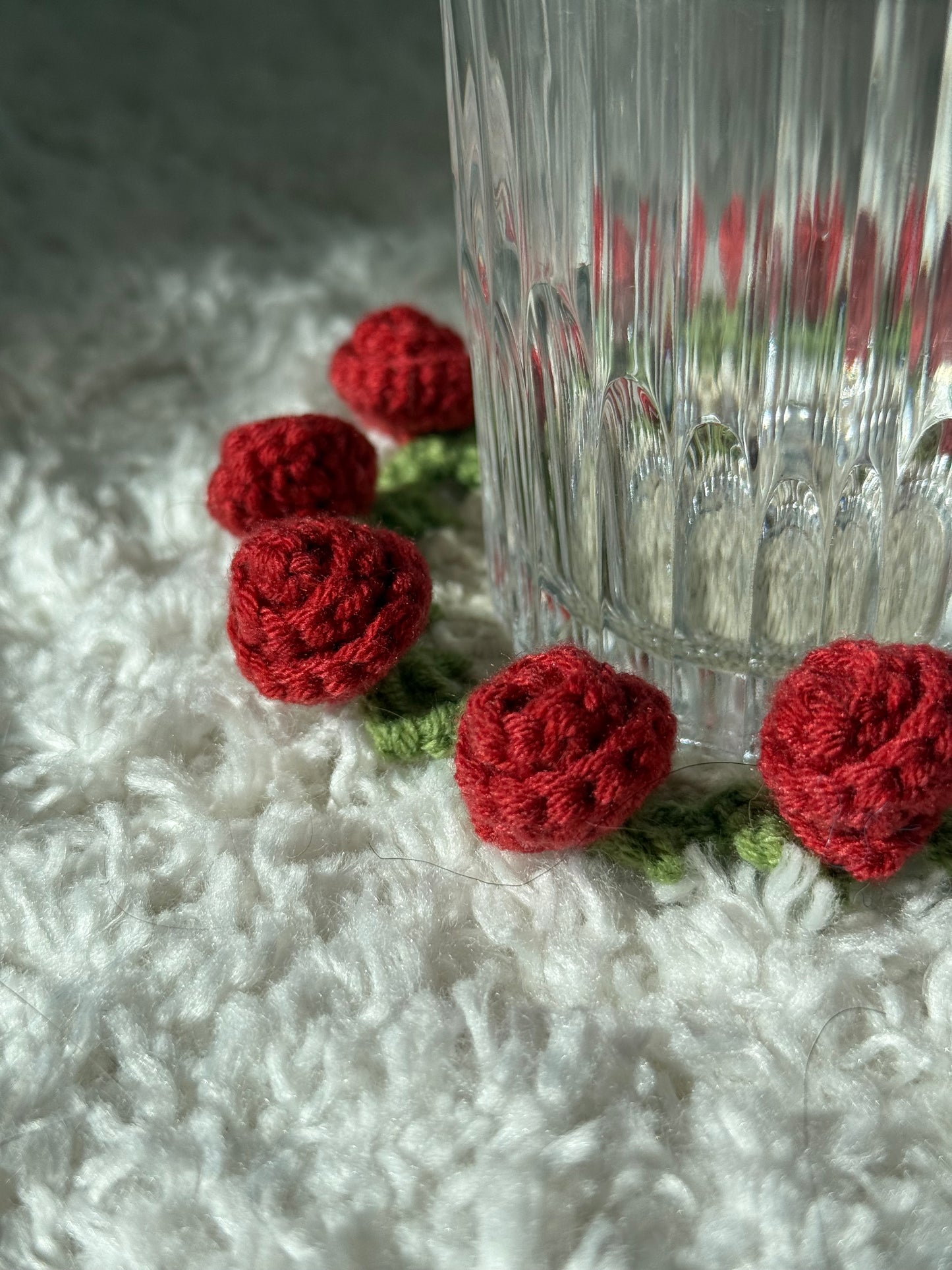Käsintehty ROSA-virkattu kukkaalus, virkattu ruusukimppualustanko, kukkalautanen, lahja hänelle, äitienpäivälahja, ystävänpäivälahja