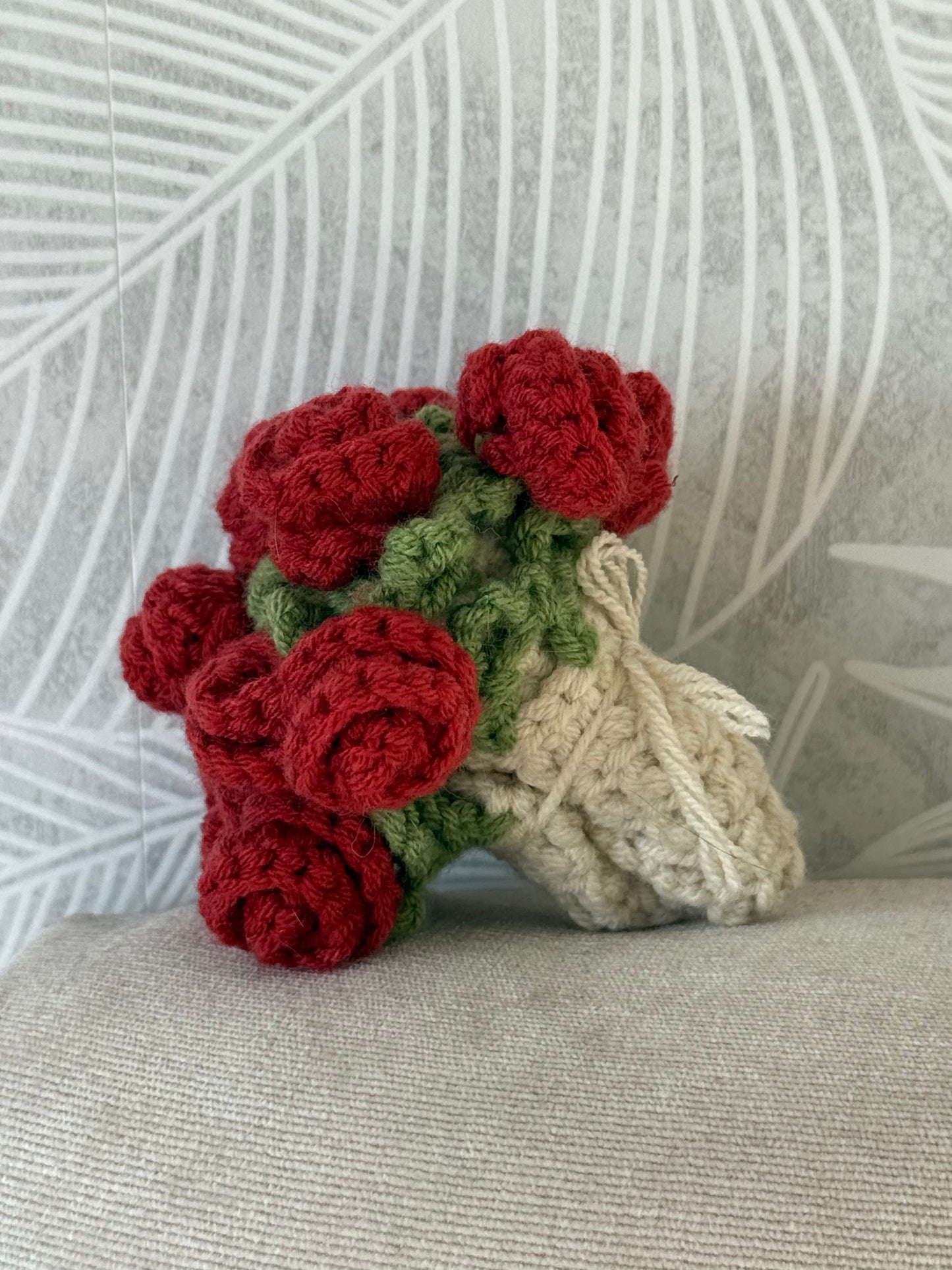 Käsintehty ROSA-virkattu kukkaalus, virkattu ruusukimppualustanko, kukkalautanen, lahja hänelle, äitienpäivälahja, ystävänpäivälahja